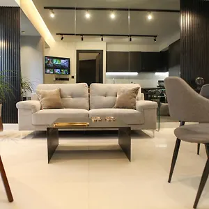 Raam Luxury דירה